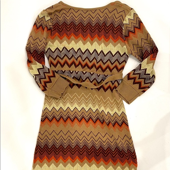 Forever 21 Chevron Dress with Belt - Picture 2 of 4